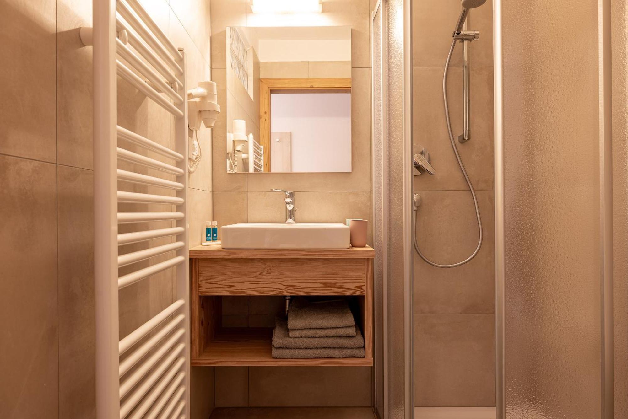 San Pietro Dolomiti Small Budget Hotel Ortisei Extérieur photo