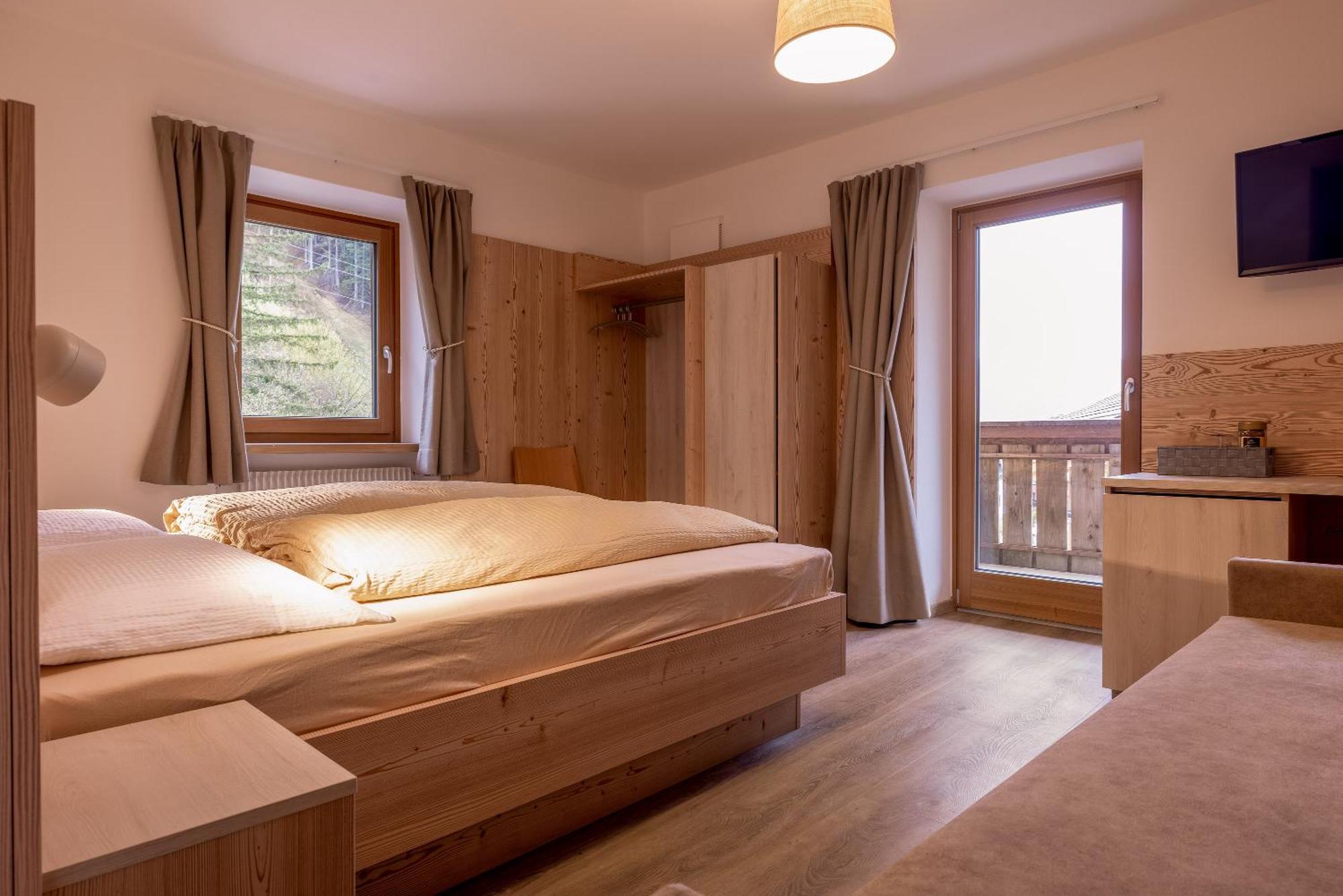 San Pietro Dolomiti Small Budget Hotel Ortisei Extérieur photo