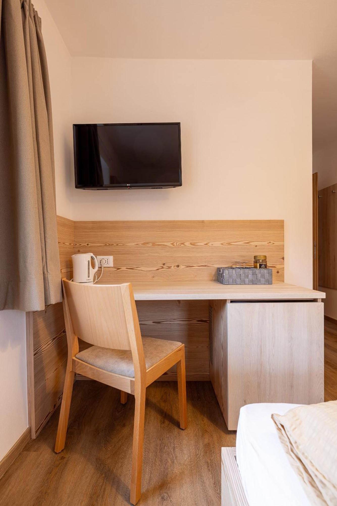 San Pietro Dolomiti Small Budget Hotel Ortisei Extérieur photo